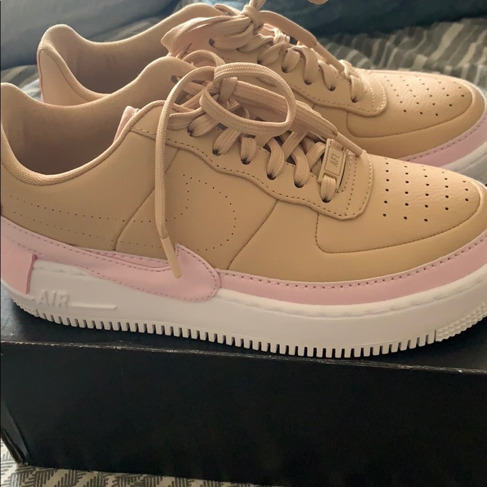 NIKE AIR FORCE 1